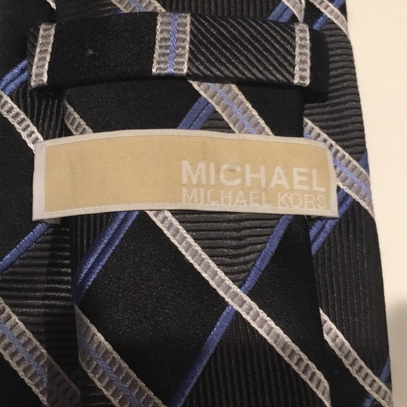 5/$25 Michael Kors Black & Blue Reg width tie - Picture 3 of 3